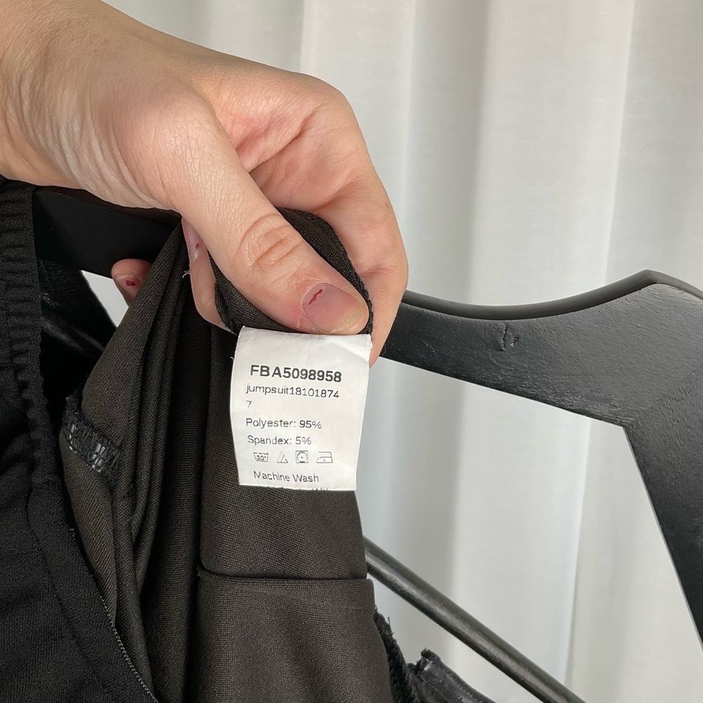 V Neck Jumpsuit Size Medium - Worn Once - Picture 5 of 6